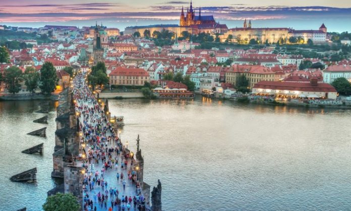 Češka otvara restorane i barove, dopušta ulazak stranim turistima