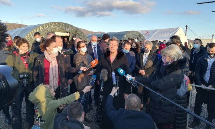 Komesarka EU Johansson i ministar Cikotić obišli kamp u Lipi kod Bihaća