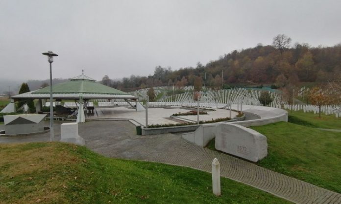 Memorijalni centar Srebrenica na primjeru 'Ćirilice o negiranju genocida