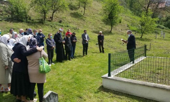 Srebrenica Obilježena godišnjica od stravičnog zločina nad bošnjačkim civilima