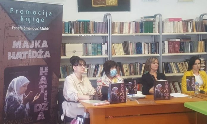 U Kalesiji promovisana knjiga 'Hatidža' posvećena majci Srebrenice