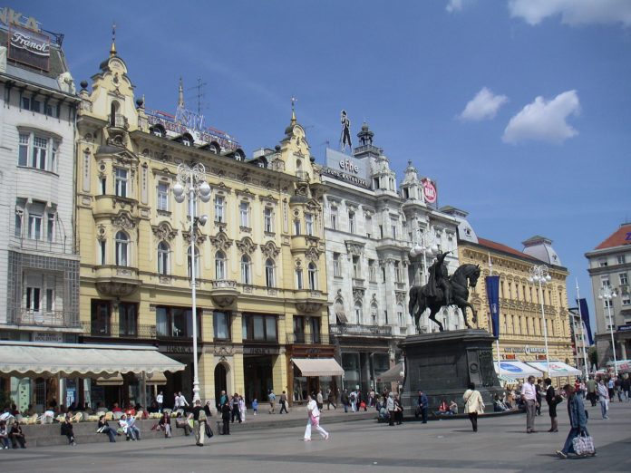 Zagreb_trg_bana_Jelacica