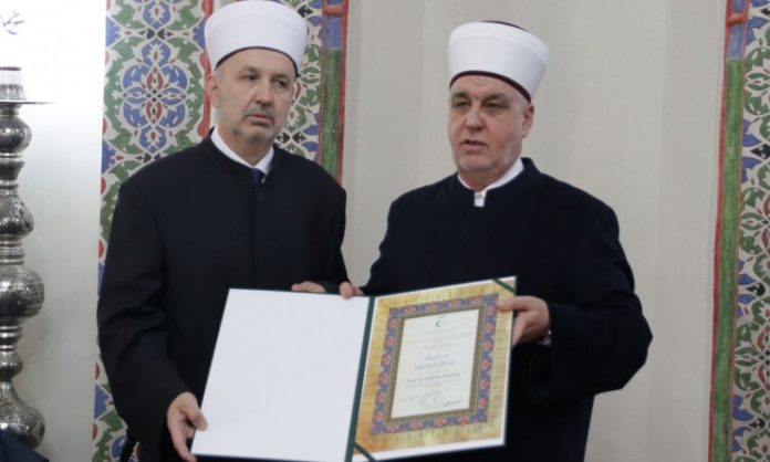 Reis Kavazović uručio muraselu muftiji sarajevskom Nedžadu Grabusu