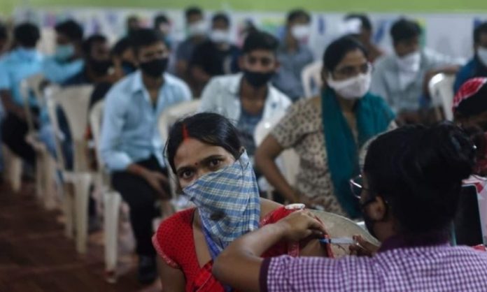 U Indiji potrošeno milijardu doza vakcina protiv koronavirusa